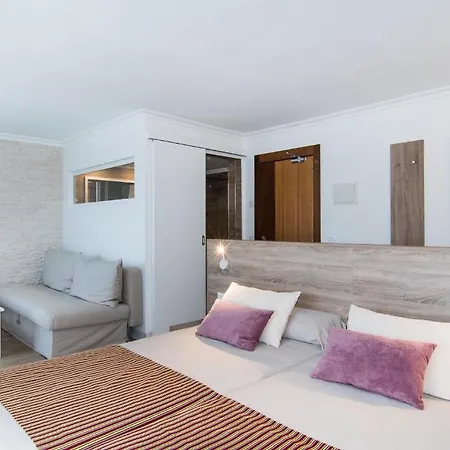 Hotel Na Taconera 4*