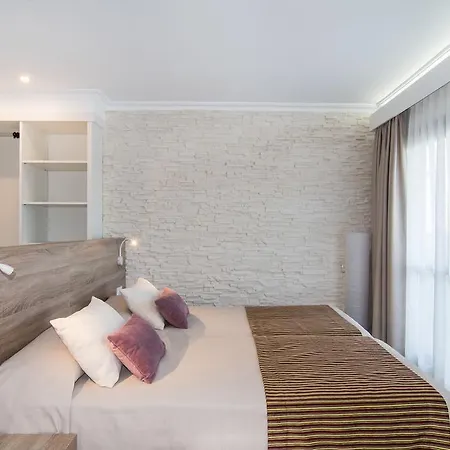 Na Taconera Hotel